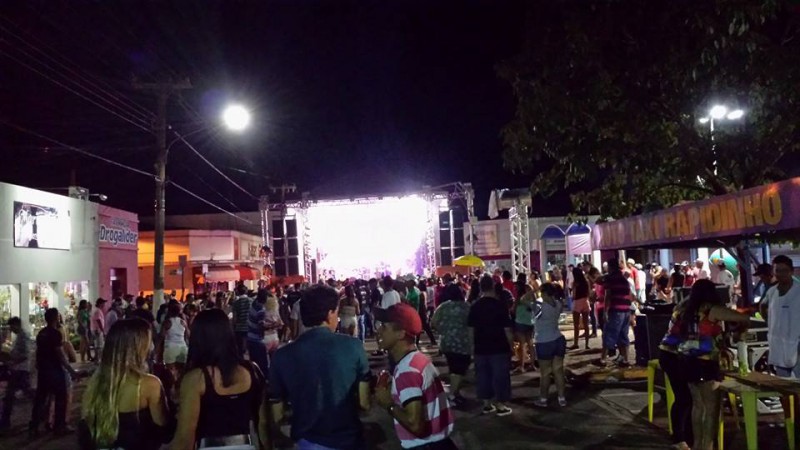 Foto tirada da noite de ontem (28/02) do Carnaval de Cassilândia (Foto: Nadir Gaudioso)