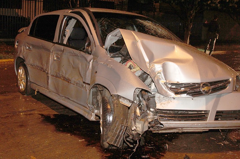 Motorista perde o controle do veículo e provoca grave acidente em Chapadão