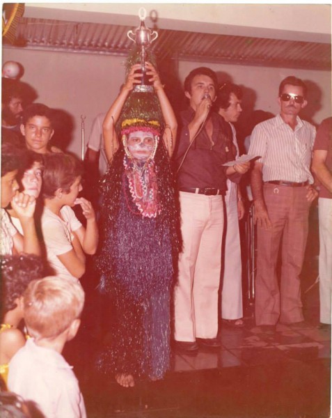 Juvenal de Castro, como sempre campeão. Desde o carnaval infantil do CTC .Aparece, em 1978, recebendo taça ao lado de Afrânio, Gilber (mão no queixo) Ademir Cruvinel (com o dedo na boca), Girotto apresentando ao lado de Manoel Afonso e Jorcy Barbosa.