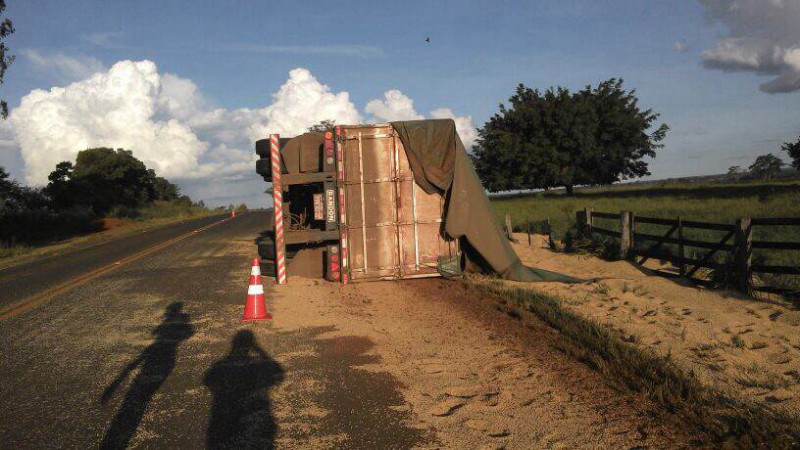 Fotos do acidente no trevo de Goiás