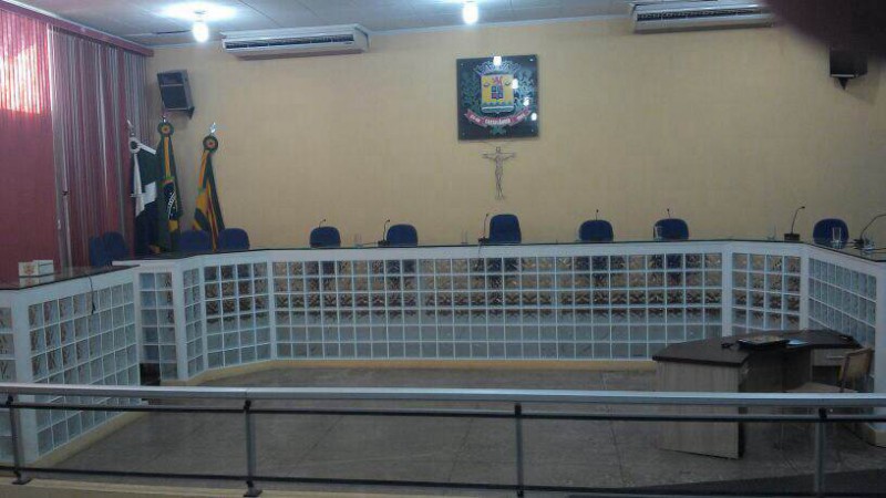 Câmara Municipal antes de começar o julgamento na manhã de hoje (12). (Foto: João Girotto)
