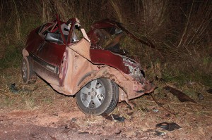 O Kadet ficou totalmente destruído e o motorista morto no local - Foto Jovem Sul News