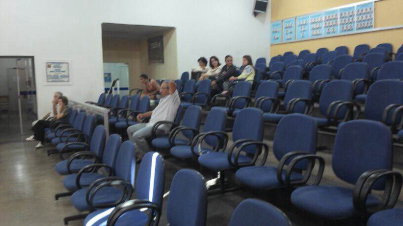 Público presente na manhã de hoje (24) na Câmara de Cassilândia (Foto: João Girotto)