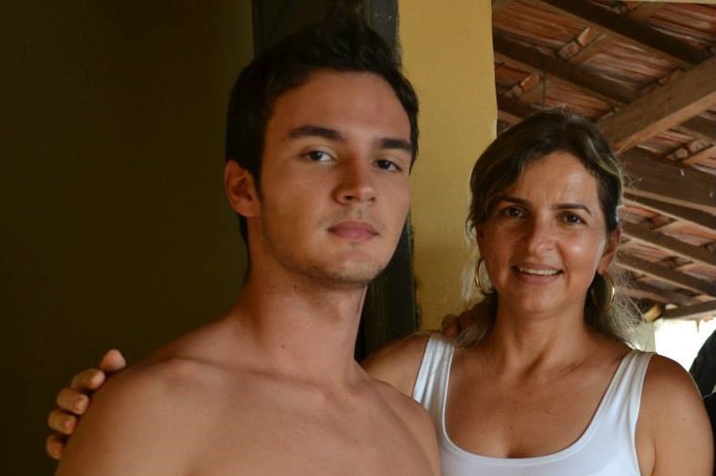 O jovem Rodolfo e sua mãe Rosana Talmelli (Foto: Facebook)