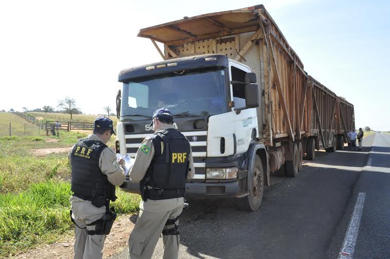 PRF está realizando Operação Trânsito Seguro em Cassilândia e região