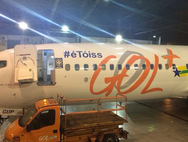 Avião que vai levar a Seleção para Belo Horizonte faz homenagem a Neymar