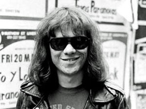 Morre Tommy Ramone