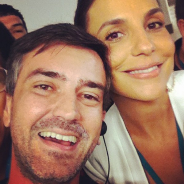 O cassilandense Casttro Filho, que reside no RJ, encontrou Ivete Sangalo ontem (12), durante ensaio para o final da Copa do Mundo no Maracanã (foto: Facebook)