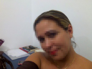 Foto de mulher misteriosa foi enviada a partir de tablet furtado. (Foto: Divulgação)
