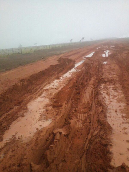Fotogaleria: após chuva, rodovia MS-112 está intransitável, segundo leitora