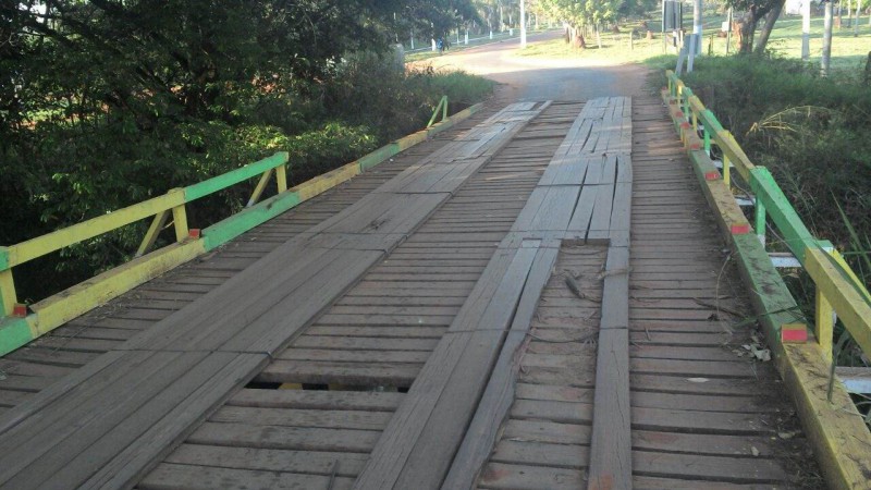 Leitor informa: ponte está ficando comprometida em Cassilândia; veja foto