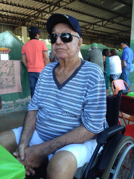 Ademázio Rodrigues de Almeida, teve problemas sérios de saúde. Hoje, para a alegria da família e amigos estava passeando na Feira do Produtor. 