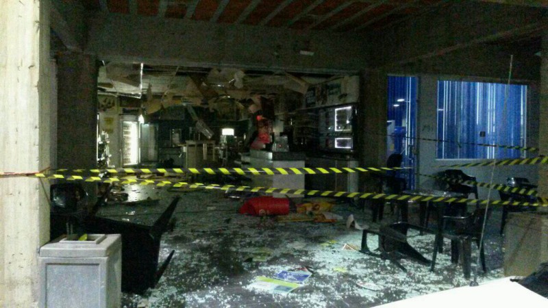 Conveniência após explosão de caixa eletrônico em Chapadão do Sul (Foto: Thales Cabreira)