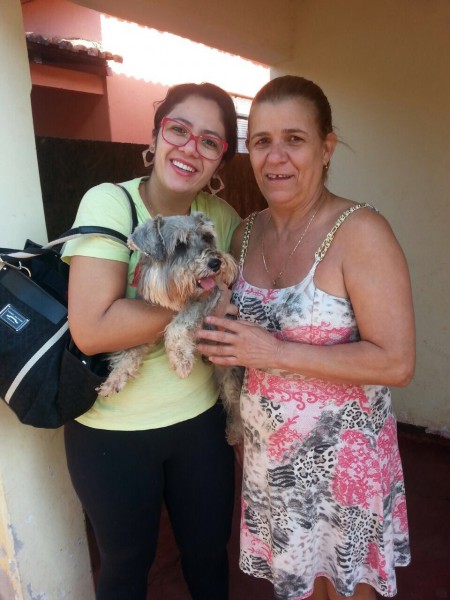 Foto: após ler no site, mulher encontra, cuida do cachorro e devolve para Paula 