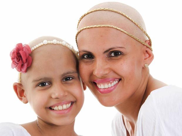 Menina de 9 anos que lutava contra o câncer junto com a mãe morre