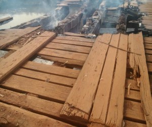 Ponte no Travessão da Pedreira foi destruída​ por ação de vândalos  (Foto: Divulgação)