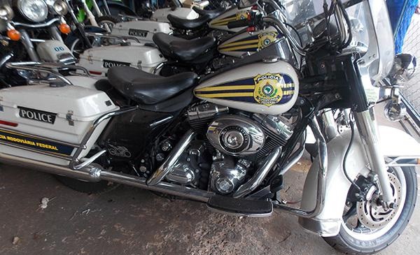Motocicletas serão entregues sem o brasão da instituição - Foto: PRF/Divulgação