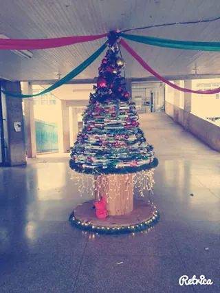 Por WhatsApp, leitora envia foto de árvore de Natal de colégio 