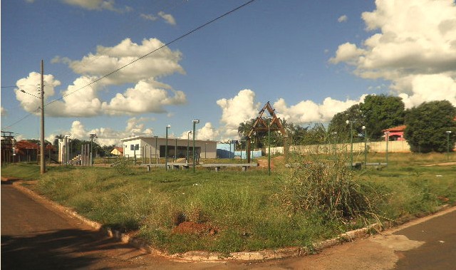 Área de lazer na Vila Izanópolis, mais uma obra parada