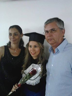 Ana, filha de Joaquim Silva Junior e Laura Dolores Queiroz colou grau em Engenharia de Produção. Parabéns. Foto do Facebook