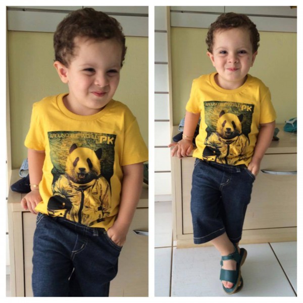  príncipe João Vitor, usando camiseta Pk, Bermuda Art Kids e sandália Toke. 