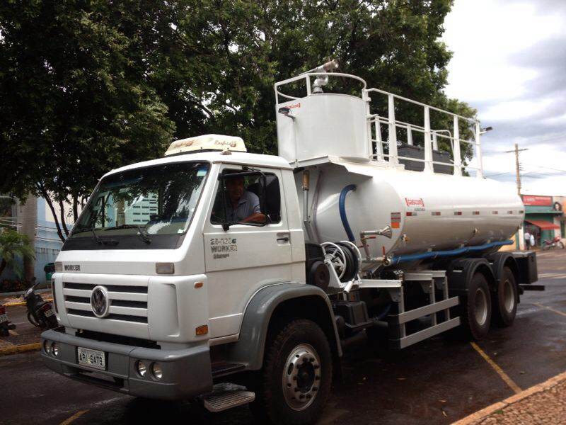 Fotogaleria: caminhão que transporta água é adquirido pela prefeitura