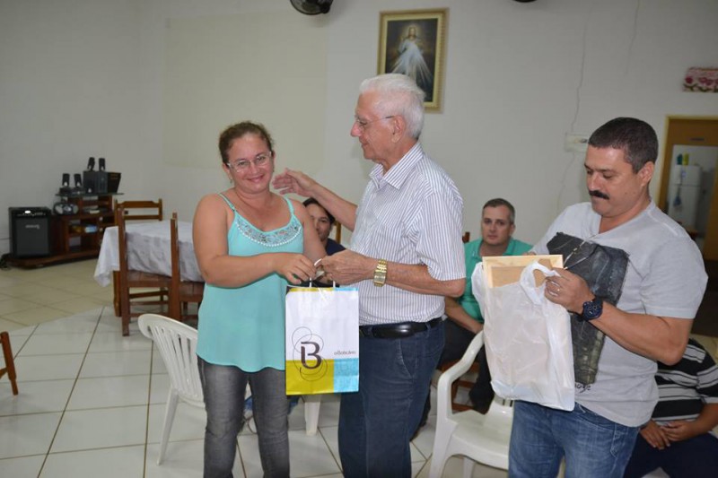 Dier de Freitas Queiróz recebendo homenagens  na Casa Espírita Mensageiro da Luz- Foto do Facebook de Edson Horácio