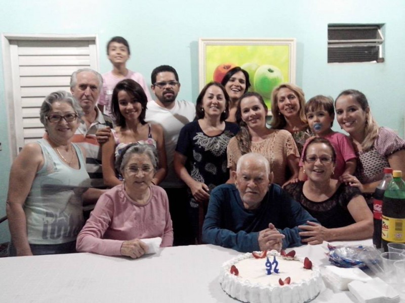 Familia comemorou os 92 anos de idade de Donato Paulino Borges, um dos pioneiros de Cassilândia. Parabéns. Foto no Face de Renata Paulino Brandão Machado
