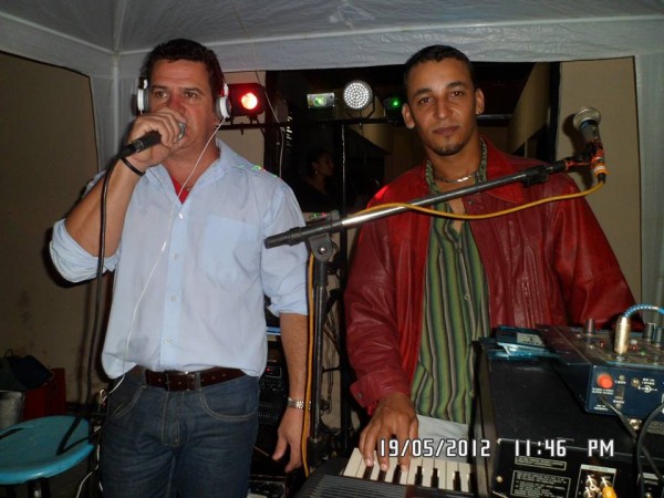 Julio Cesar no teclado ao lado de Toga. Da Banda Tree Voz também fazia parte Geraldo Cordeiro, que se despediu ontem da carreira artística como foi publicado pelo Cassilândia Notícias.