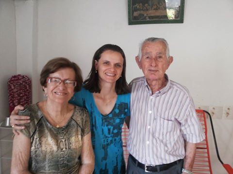 Suzy-Ane Borges com os avós Dormantina e João Maria - Facebook