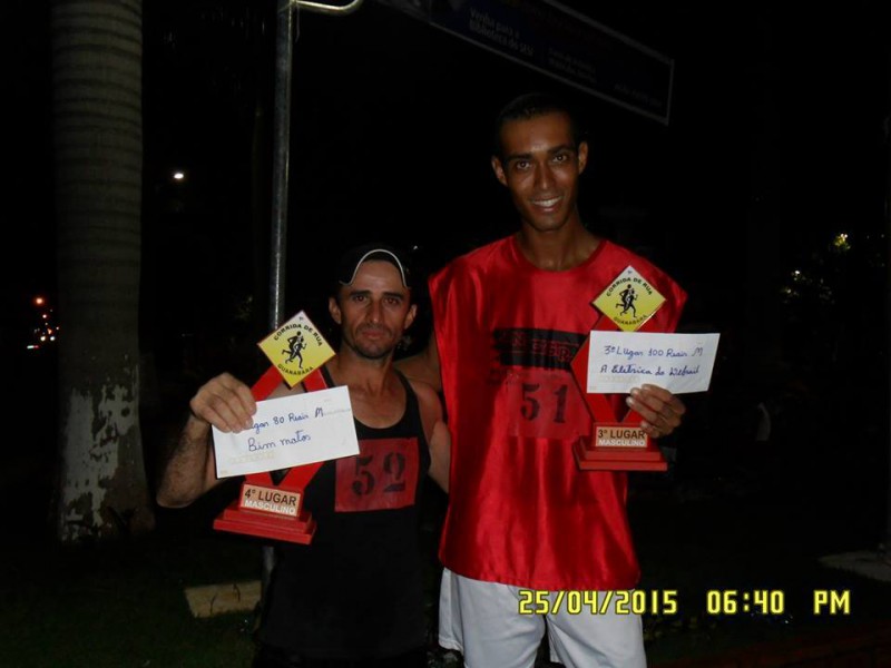 Josimar e Renato que trabalham na Cassol como coletadores chegaram em terceiro e quarto lugares, respectivamentes, na I Corrida Guanabara- Foto Facebook