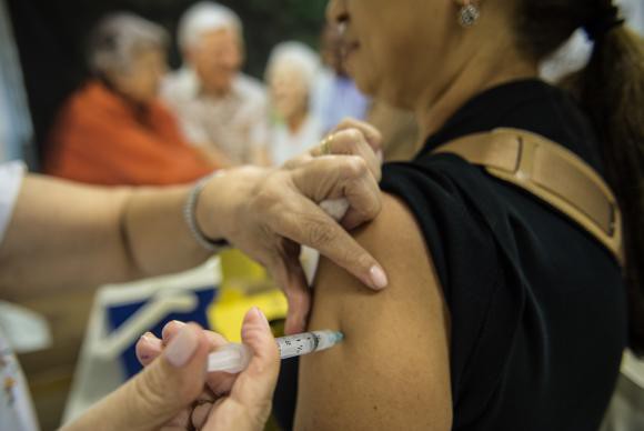 Idosos estão entre o público-alvo da campanha de vacinação contra a gripeMarcelo Camargo/Agência Brasil