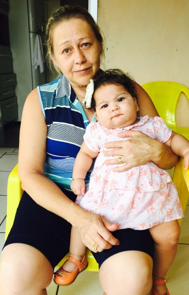 Cássia enviou uma foto de sua mãe Nilma Dias e sua filha Helena Ribeiro. E escreveu: "A mãe que nos tornamos é reflexo da mãe que temos. Obrigada mãe por exemplo de mãe dedicada e correta, a mesma mãe que quero ser pra minha filha. Te amo!"