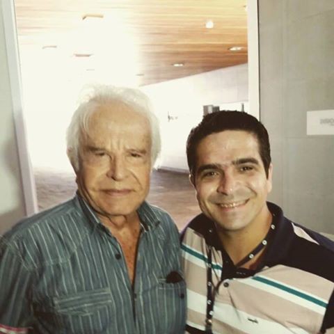 Everton Falcão, agora trabalhando na TV Morena de Campo Grande, afiliada da Rede Globo, teve um encontro com Cid Moreira. E clicou. Foto do Facebook