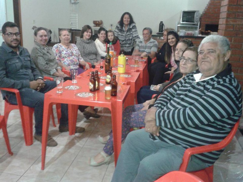 Funcionários e familiares do ESF Vila Pernambuco participaram de uma feijoada de confraternização. Foto do Facebook