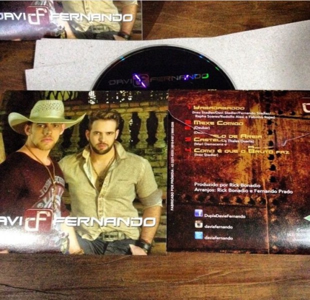 Capa do CD da dupla Davi e Fernando 