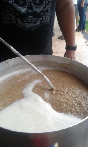 Este é o processo da brassagem (Foto: Marcos Ermínio/ Campo Grande News)