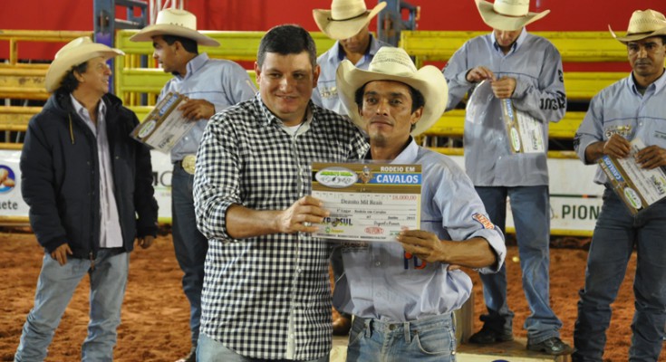 Cristiano Pais Silva, de Ivinhema, foi o melhor na montaria em cavalo - Foto Ocorreionews