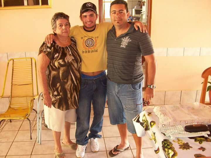 Itelvina com o neto Adriano e o filho Deurivan - Foto Facebook