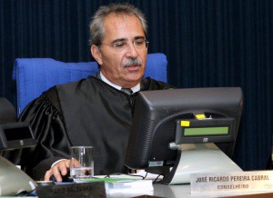 Com a anulação da aposentadoria pelo TJ/MS, o conselheiro José Ricardo Cabral retornará ao Tribunal de Contas (Foto: Divulgação site TCE)