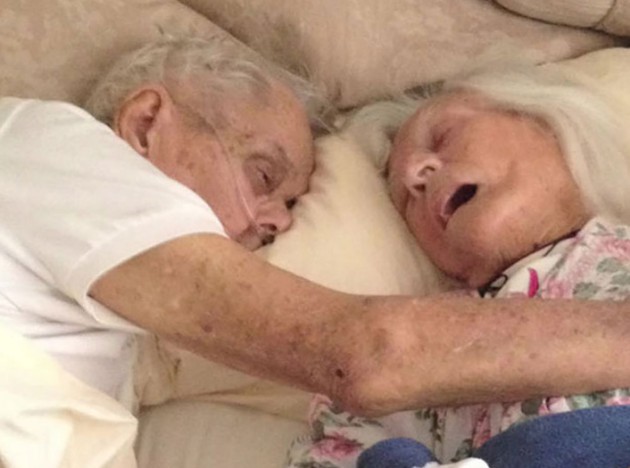 Foto-História: após 75 anos juntos, marido e mulher morrem abraçados em hospital
