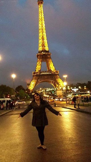 Vânia Dias de Oliveira reside há dois anos e meio na Irlanda. Foi a Paris e tirou fotos. O Facebook da Avenue des Champs-Élysées recebeu algumas fotos de sua autoria e publicou. Veja algumas.