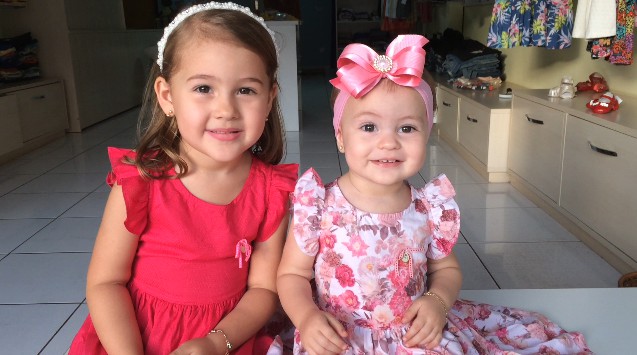 Que coisa mais fofa o look 1+1 das irmãs Júlia e Elisa. Lindo como o sorriso destas princesas! ❤ ‪#‎UmMaisUm‬ ‪#‎NaLojaTem‬ ‪#‎EuVouDeInfanto‬