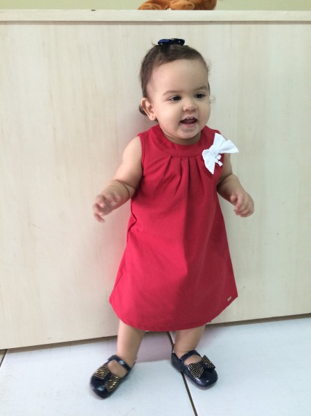 A pequena Maria Luísa usando vestido 1+1 e sapato Gambo. No último dia 22, ela completou 1 aninho. Parabéns! 