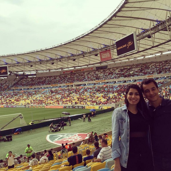 O empresário cassilandense Jair Panucci e sua noiva Tâmara estão neste momento no estádio do Maracanã, no Rio de Janeiro, para assistir o clássico carioca Flamengo e Fluminense.
