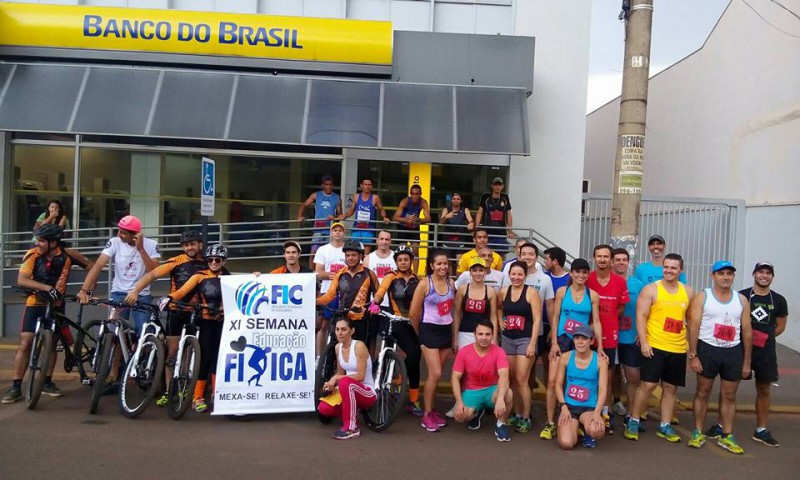 Deu no Facebook: Foto de atletas da corrida da FIC