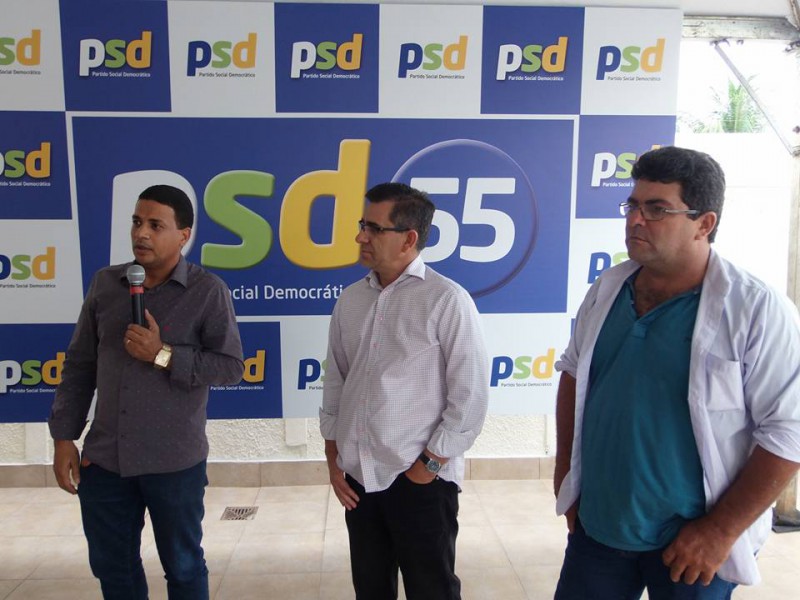 O PSD realizou reunião hoje em Cassilândia e decidiu lançar candidato a prefeito. Na foto postada no Facebook Rosemar Fivela, Armando Vieira Borges e Marcio Amador Estevo.