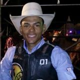 Jean Henrique foi campeão do rodeio em touro na cidade de Courá (SP), neste final de semana.