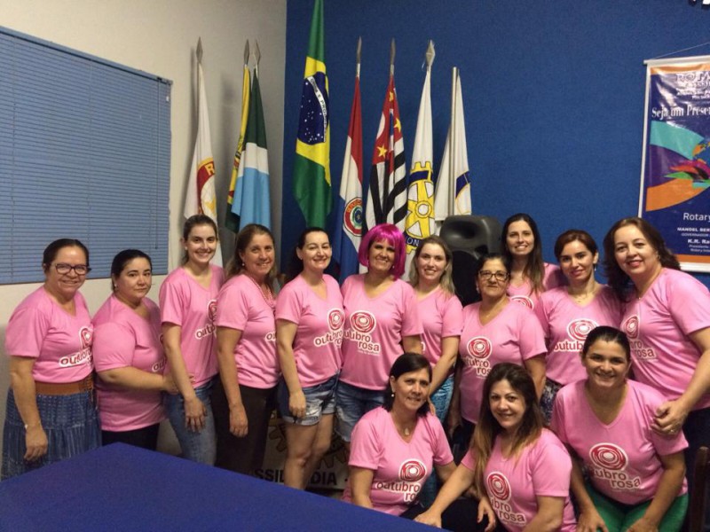 Casa da Amizade na campanha contra o câncer de mama denominado Outubro Rosa. Foto do Facebook de  Luciene Camargo