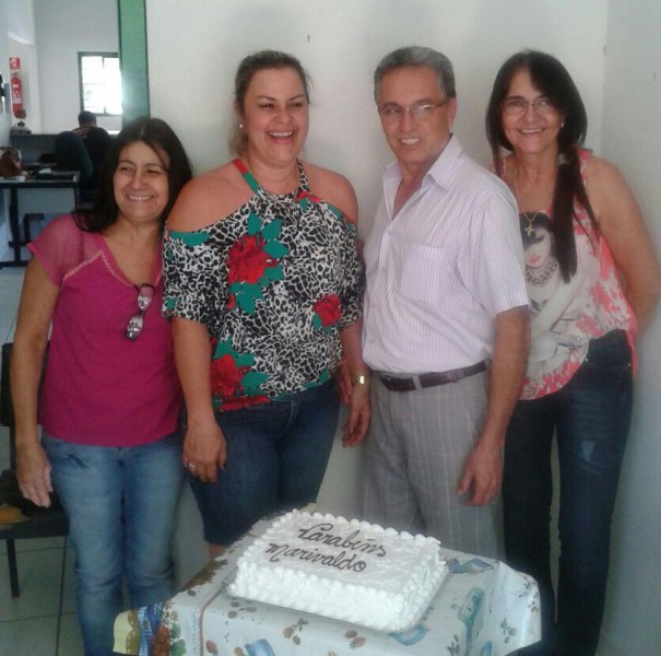 Amigos e colegas de trabalho surpreenderam o chefe da Agenfa Marivaldo no dia do seu aniversário.